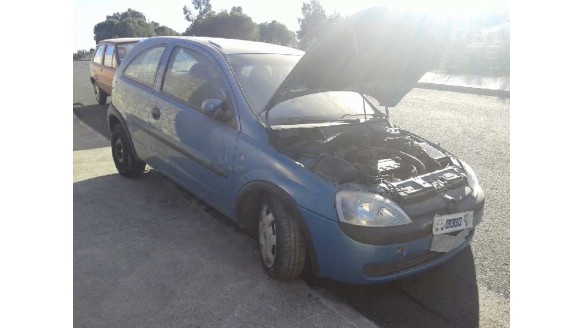opel corsa c 2000-2003 del año 2001