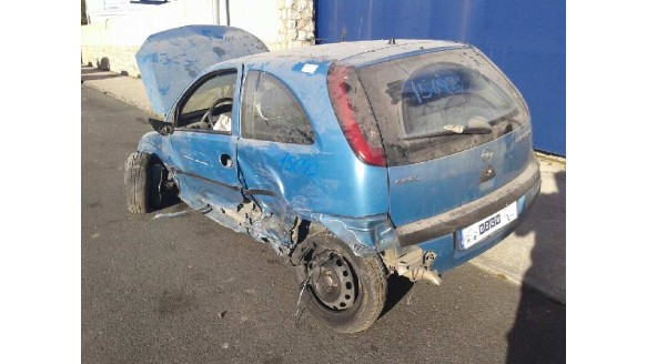 opel corsa c 2000-2003 del año 2001