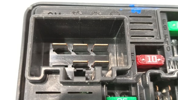 Recambio de caja reles / fusibles para dacia jogger (rk_) 2022- 1.6 hybrid 140 referencia OEM IAM 284B71965R 284B71965R 