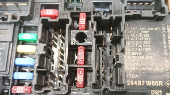 Recambio de caja reles / fusibles para dacia jogger (rk_) 2022- 1.6 hybrid 140 referencia OEM IAM 284B71965R 284B71965R 