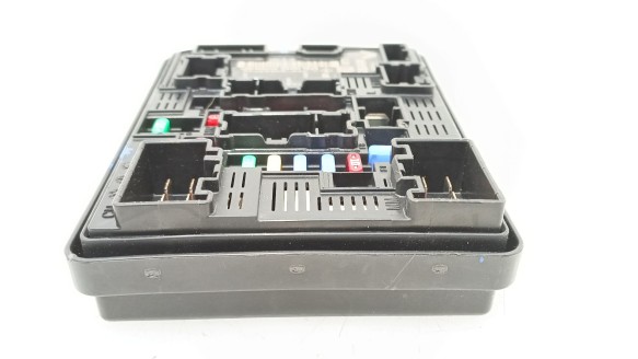 Recambio de caja reles / fusibles para dacia jogger (rk_) 2022- 1.6 hybrid 140 referencia OEM IAM 284B71965R 284B71965R 