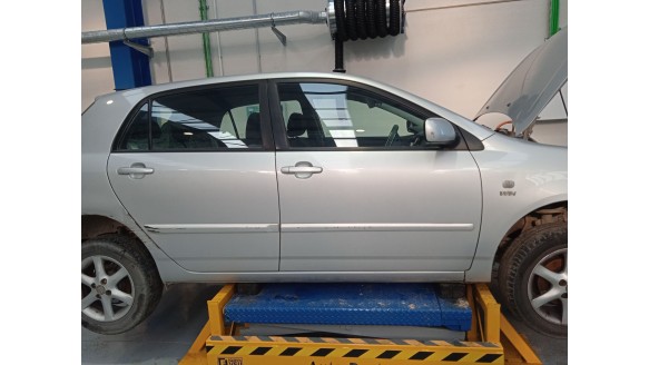 toyota corolla (_e12_) 2001-2007 del año 2002