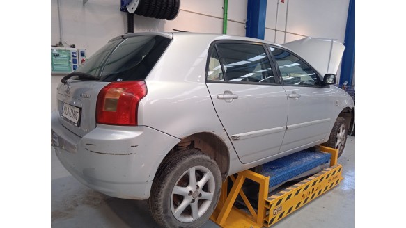 toyota corolla (_e12_) 2001-2007 del año 2002