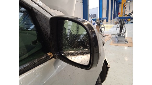 nissan note (e11, ne11) 2005-2013 del año 2011