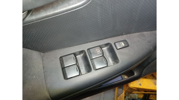 nissan note (e11, ne11) 2005-2013 del año 2011