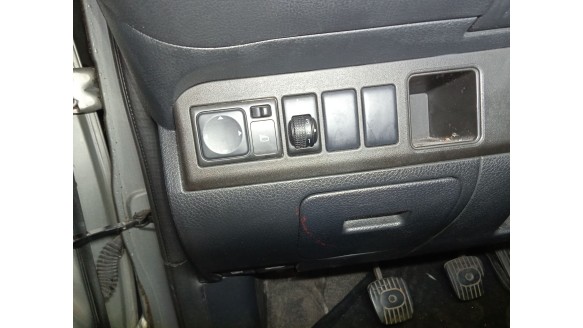 nissan note (e11, ne11) 2005-2013 del año 2011