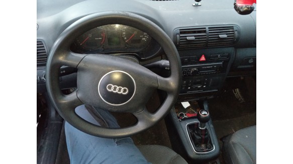 audi a3 (8l1) 1996-2006 del año 2000