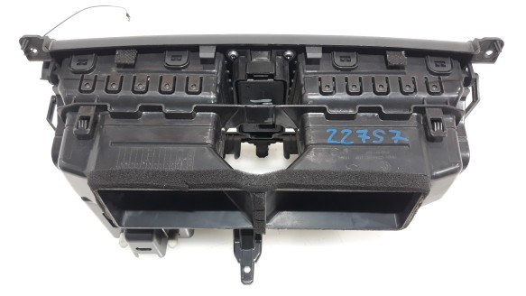 Recambio de rejilla aireadora para renault latitude 2010-2014 privilege referencia OEM IAM 274860004R 274860004R 