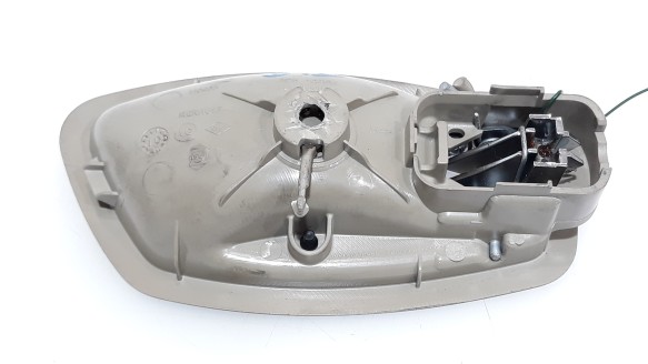 Recambio de maneta interior delantera izquierda para renault latitude 2010-2014 privilege referencia OEM IAM 806700014R 82673000