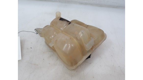 Recambio de deposito expansion para ford focus lim. 2014-2018 trend referencia OEM IAM 8V618K218AE 8V618K218AE 