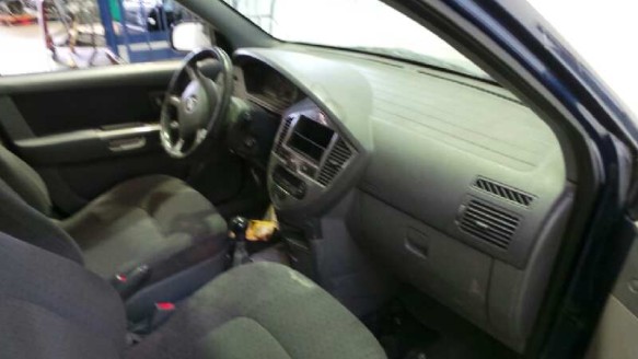 kia carens 2002-2006 del año 2003