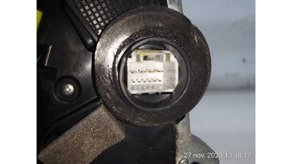 Recambio de cerradura puerta delantera derecha para lexus is 2013- 300h referencia OEM IAM 6903060250 6903060250 