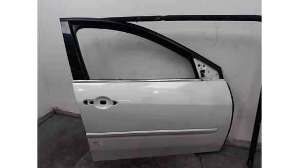 Recambio de puerta delantera derecha para renault laguna iii 2007-2016 grandtour referencia OEM IAM 801000025R 801000025R 