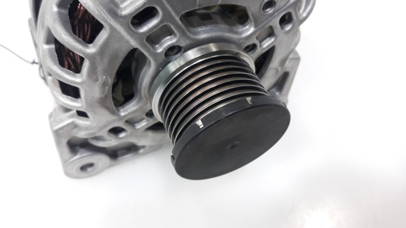 Recambio de alternador para renault captur 2013- expression referencia OEM IAM 231008593R 231008593R 