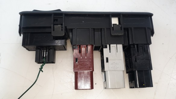 Recambio de mando multifuncion para hyundai ix35 (lm, el, elh) 2009- 1.7 crdi referencia OEM IAM 937002Y3009P 937002Y3009P 