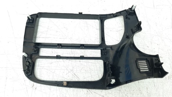 Recambio de moldura para mitsubishi outlander (gf0) 2012- phev kaiteki 4wd referencia OEM IAM 8002B294475  