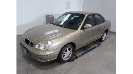 daewoo nubira berlina 1997-2004 del año 2000