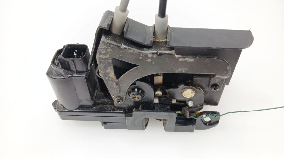 Recambio de cerradura puerta delantera izquierda para ssangyong kyron 2005-2011 200 xdi limited referencia OEM IAM 7121009026 71