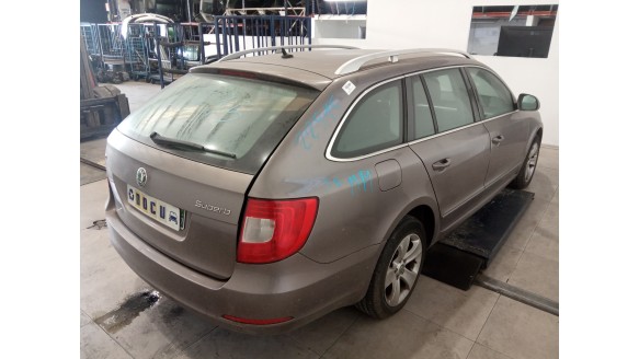 skoda superb combi (3t5) 2009-2015 del año 2010