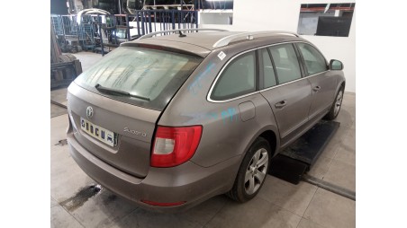 skoda superb combi (3t5) 2009-2015 del año 2010