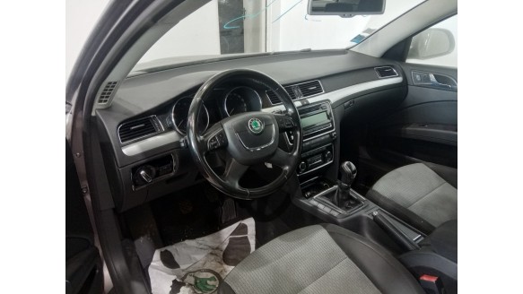 skoda superb combi (3t5) 2009-2015 del año 2010