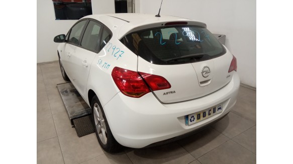 opel astra j lim. 2009-2015 del año 2011