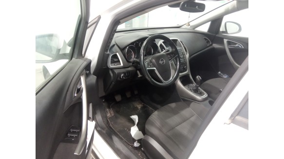 opel astra j lim. 2009-2015 del año 2011