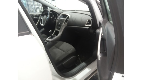 opel astra j lim. 2009-2015 del año 2011