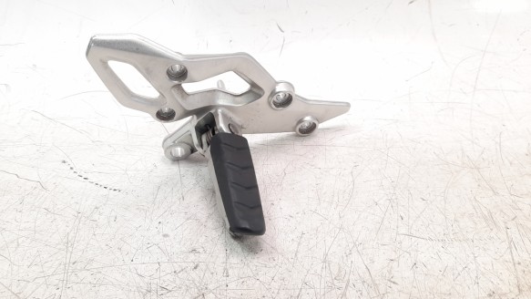 Recambio de estribo lateral para bmw r 1200 r 2015-2019 r 1200 r referencia OEM IAM 46718540797  