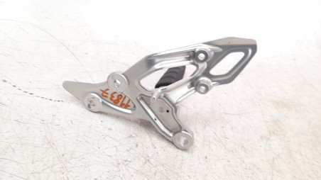 Recambio de estribo lateral para bmw r 1200 r 2015-2019 r 1200 r referencia OEM IAM 46718540797  