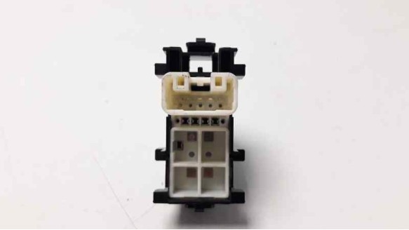 Recambio de mando elevalunas trasero derecho para toyota yaris 2017- hybrid active referencia OEM IAM 8481052030 IAF810068HQ EWS