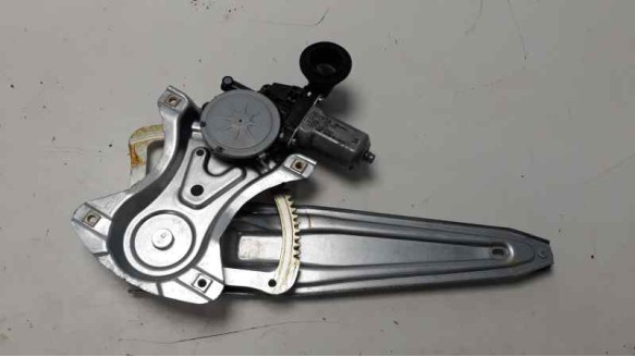 Recambio de elevalunas trasero izquierdo para toyota yaris 2017- hybrid active referencia OEM IAM 857100D100  