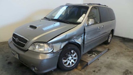 kia carnival ii 2001-2006 del año 2004