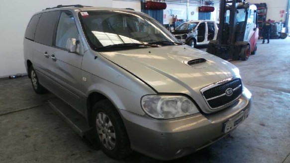 kia carnival ii 2001-2006 del año 2004