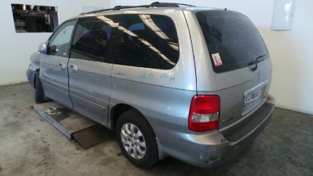 kia carnival ii 2001-2006 del año 2004