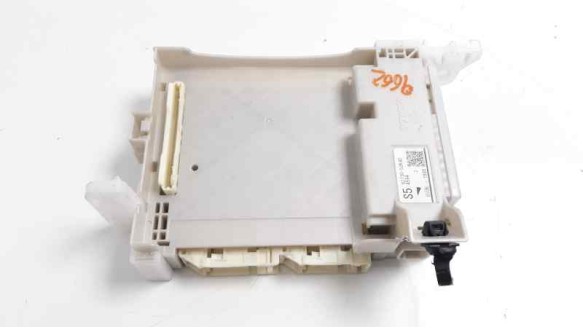 Recambio de caja reles / fusibles para toyota yaris 2017- hybrid active referencia OEM IAM 8273052K40  