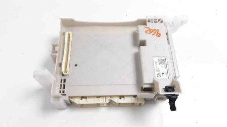 Recambio de caja reles / fusibles para toyota yaris 2017- hybrid active referencia OEM IAM 8273052K40  