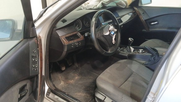 bmw 5 (e60) 2001-2010 del año 2004
