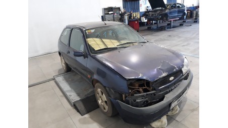 ford fiesta berlina (dx) 1999-2002 del año 2001