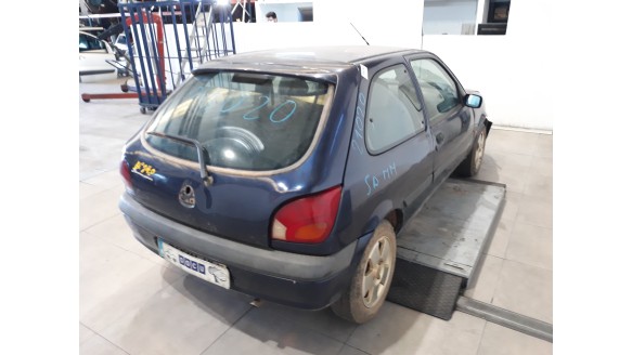 ford fiesta berlina (dx) 1999-2002 del año 2001