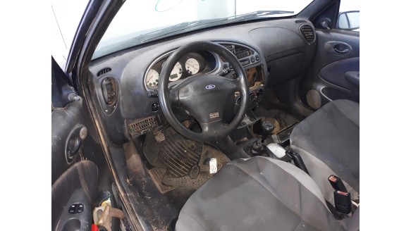 ford fiesta berlina (dx) 1999-2002 del año 2001