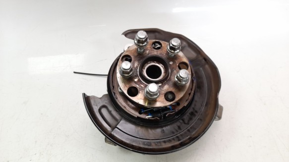 Recambio de mangueta trasera derecha para lexus is 2013- 2.5 16v cat (híbrido) referencia OEM IAM 4230453020  