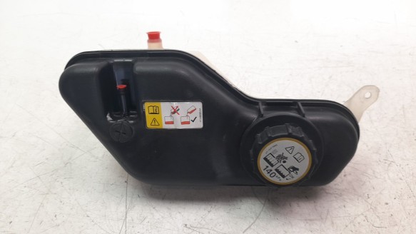 Recambio de deposito expansion para jaguar xf 2007-2015 3.0 v6 24v cat referencia OEM IAM 2W938A080  