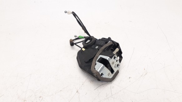 Recambio de cerradura puerta trasera izquierda para toyota rav 4 2012-2019 referencia OEM IAM 6906033120  
