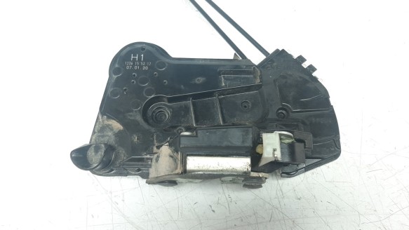 Recambio de cerradura puerta delantera derecha para toyota hilux (kun) 2005-2016 referencia OEM IAM 6903002480  