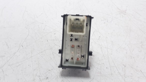 Recambio de mando elevalunas trasero derecho para toyota hilux (kun) 2005-2016 referencia OEM IAM 848100K080  