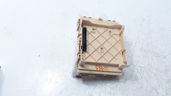 Recambio de caja reles / fusibles para toyota rav 4 2012-2019 referencia OEM IAM 8273042811 63586798 