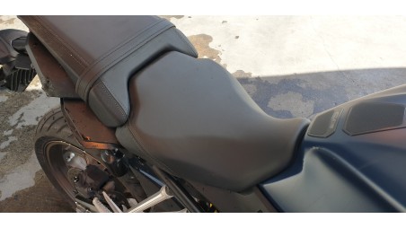 Recambio de asiento para honda cb 650r 2018- referencia OEM IAM 77100MKN0510  