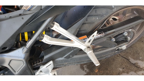 Recambio de estribo lateral para honda cb 650r 2018- referencia OEM IAM 50760MKND50  