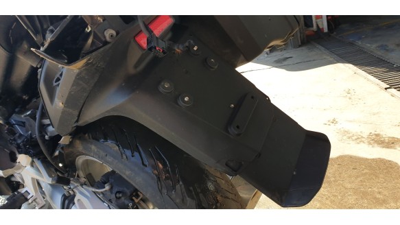 Recambio de guardabarros trasero para bmw r 1250 rt 2018- referencia OEM IAM 46627728673  